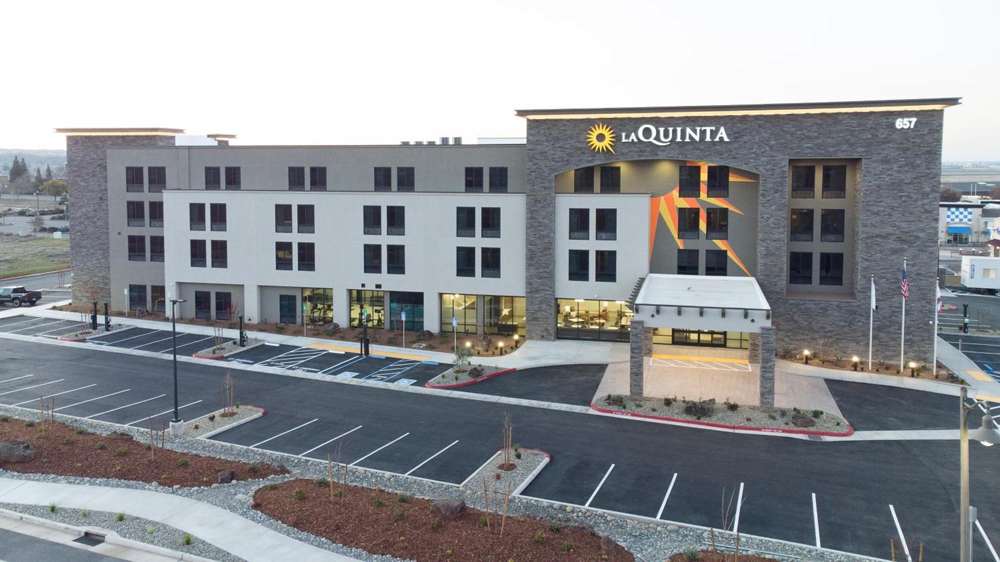 La Quinta Inn And Suites By Wyndham Lincoln Eksteriør bilde